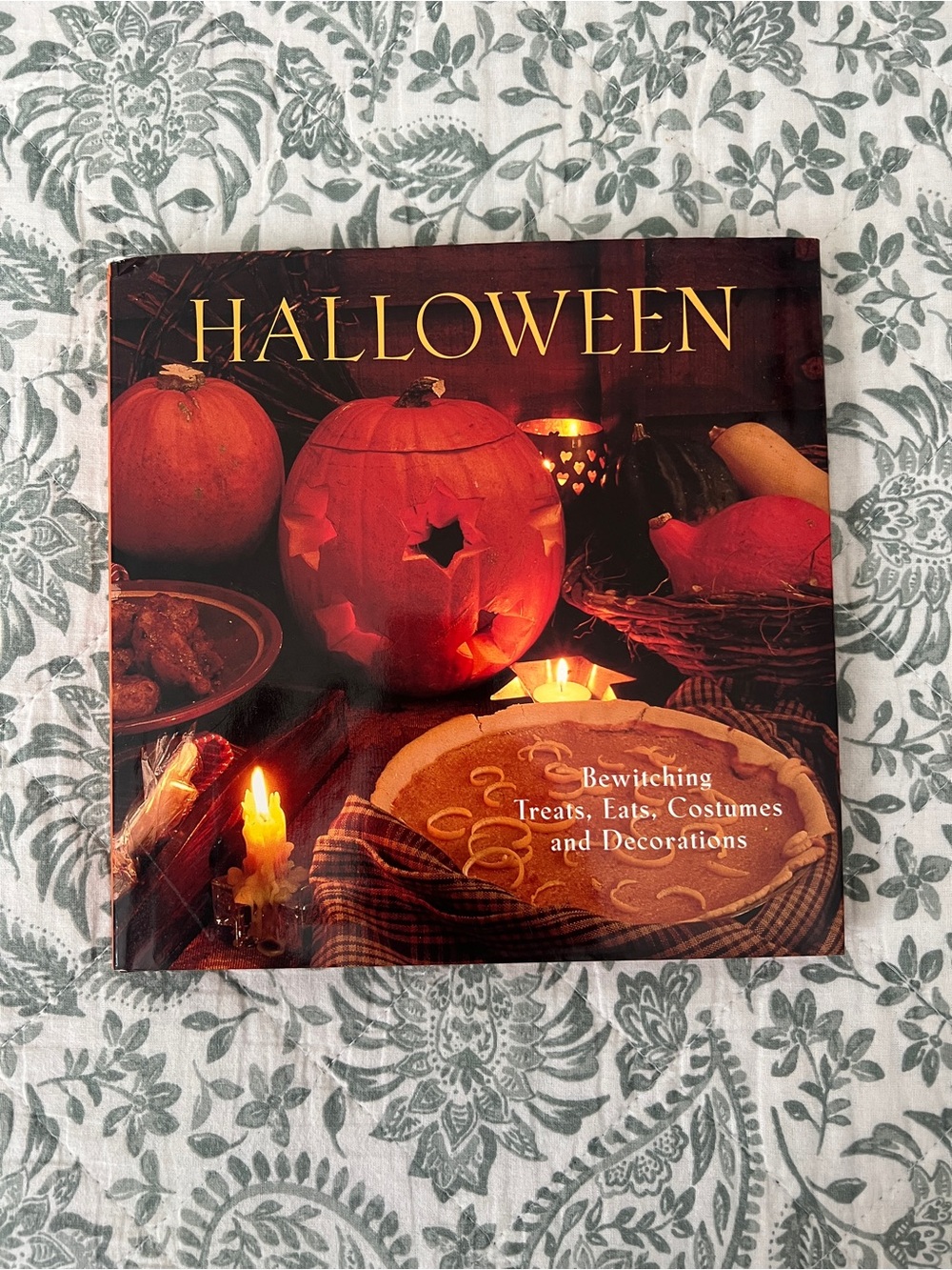 Hardcover Book, Halloween, Crafts & Recipes, EUC